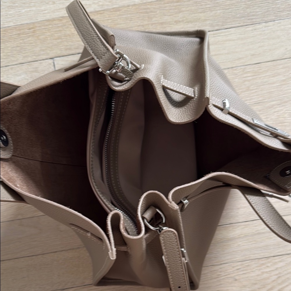 Bogdana Fashion bag NWOT SOLD OUT COLOR TAUPE - Picture 4 of 5